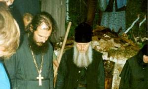 Покровский храм огласил колокольным звоном жилмассив в день крещения руси